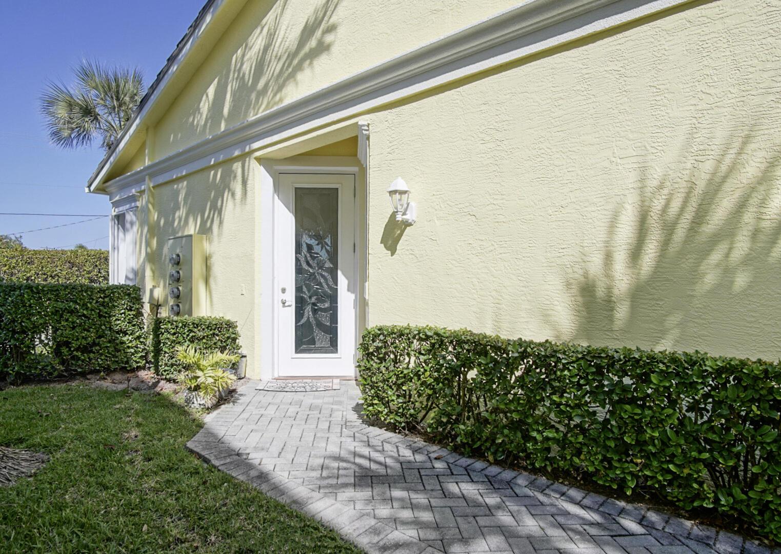 Image 3: Front Entrance