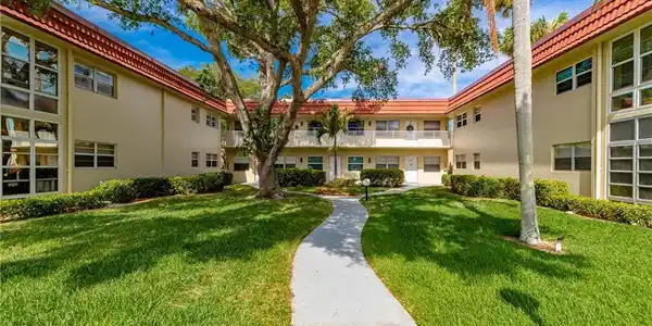 17 Vista Palm Lane