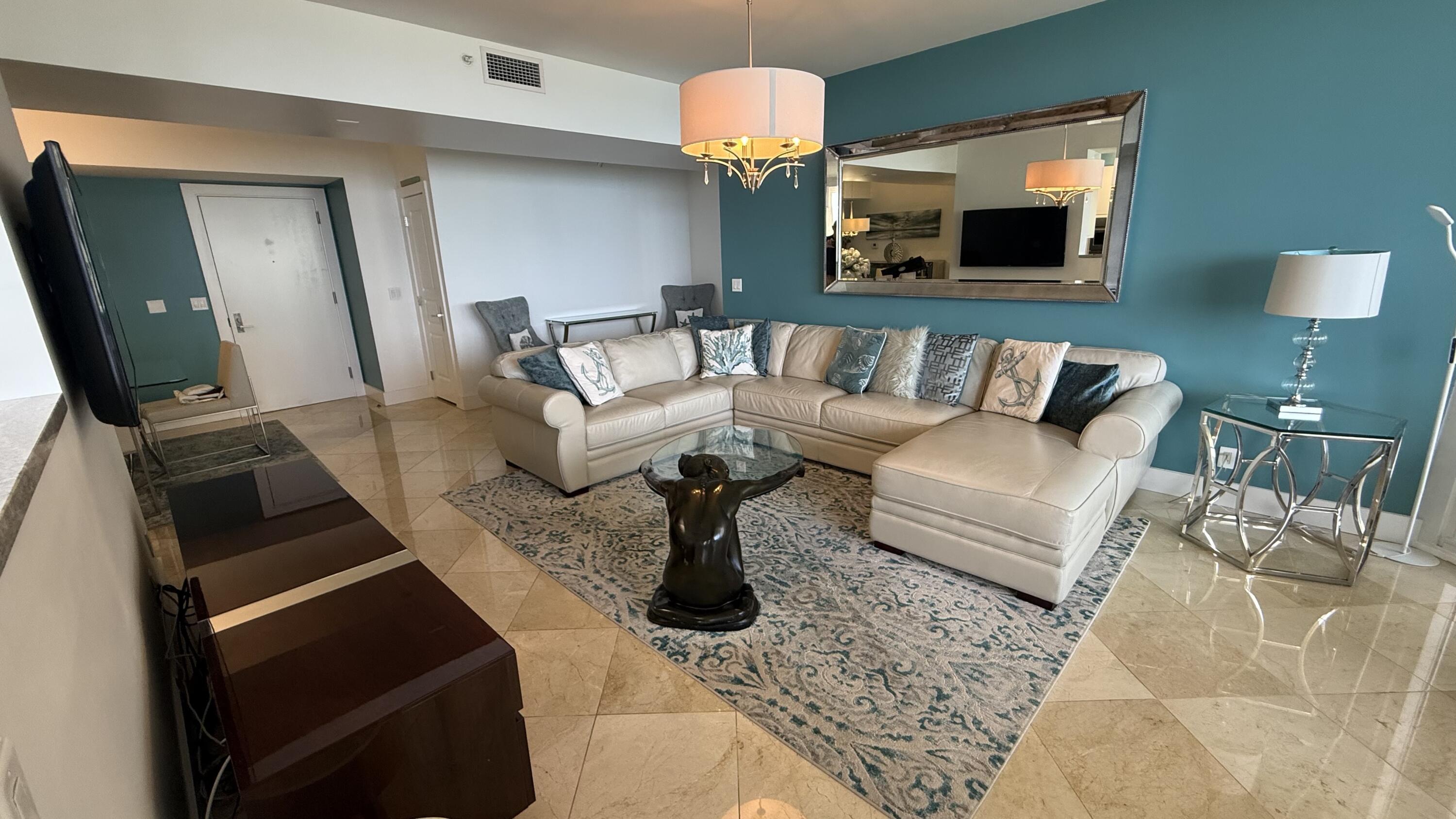Image 3: Living Room