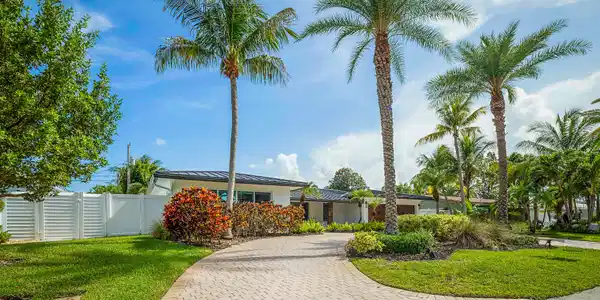 Image 3: 2620 NE 53rd St -43