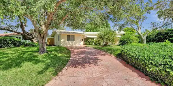 255 Capri Ave.