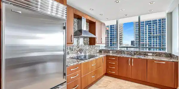Image 4: Oceanfront Kitchen