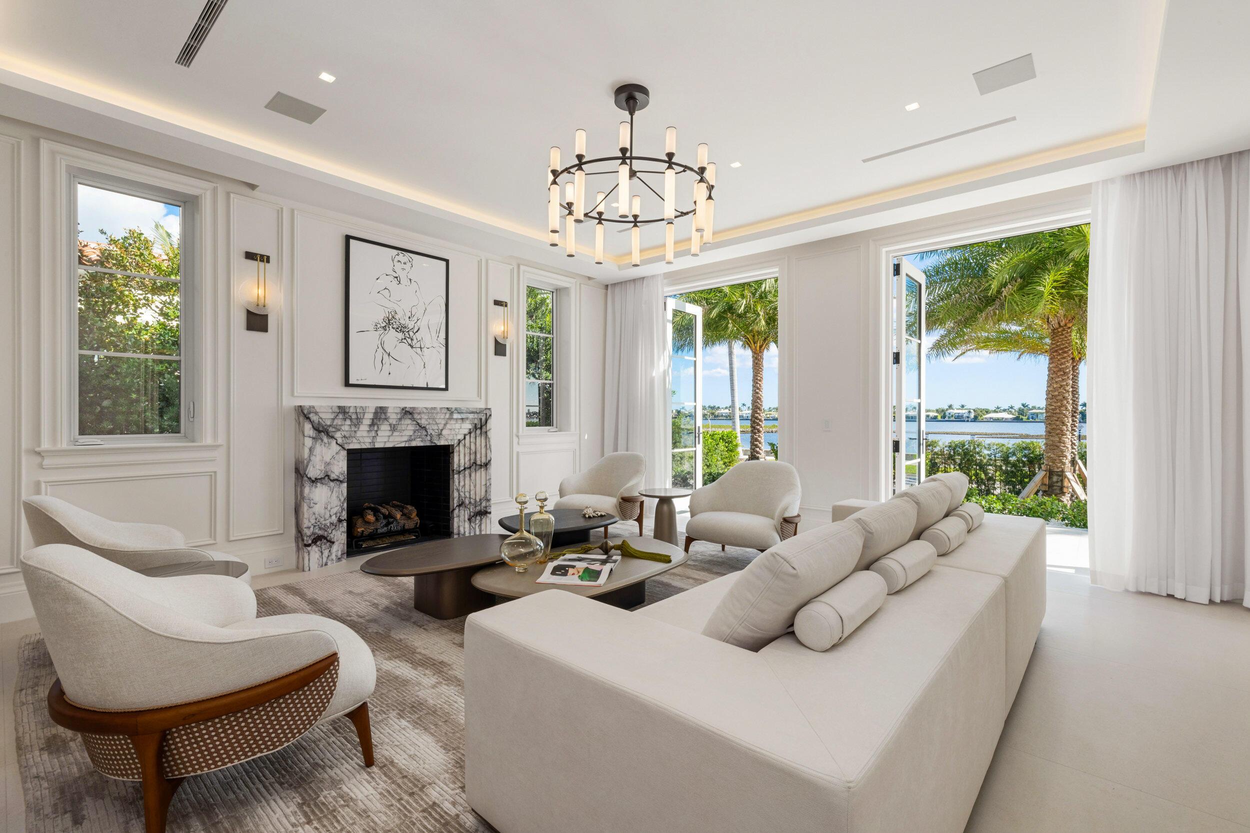 Image 4: Living Room