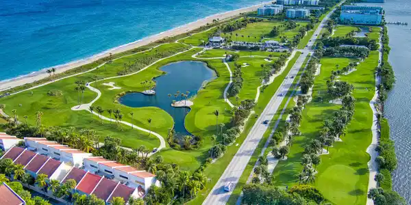 Image 4: Walk to the fabulous Palm Beach Par 3 Oceanfront G