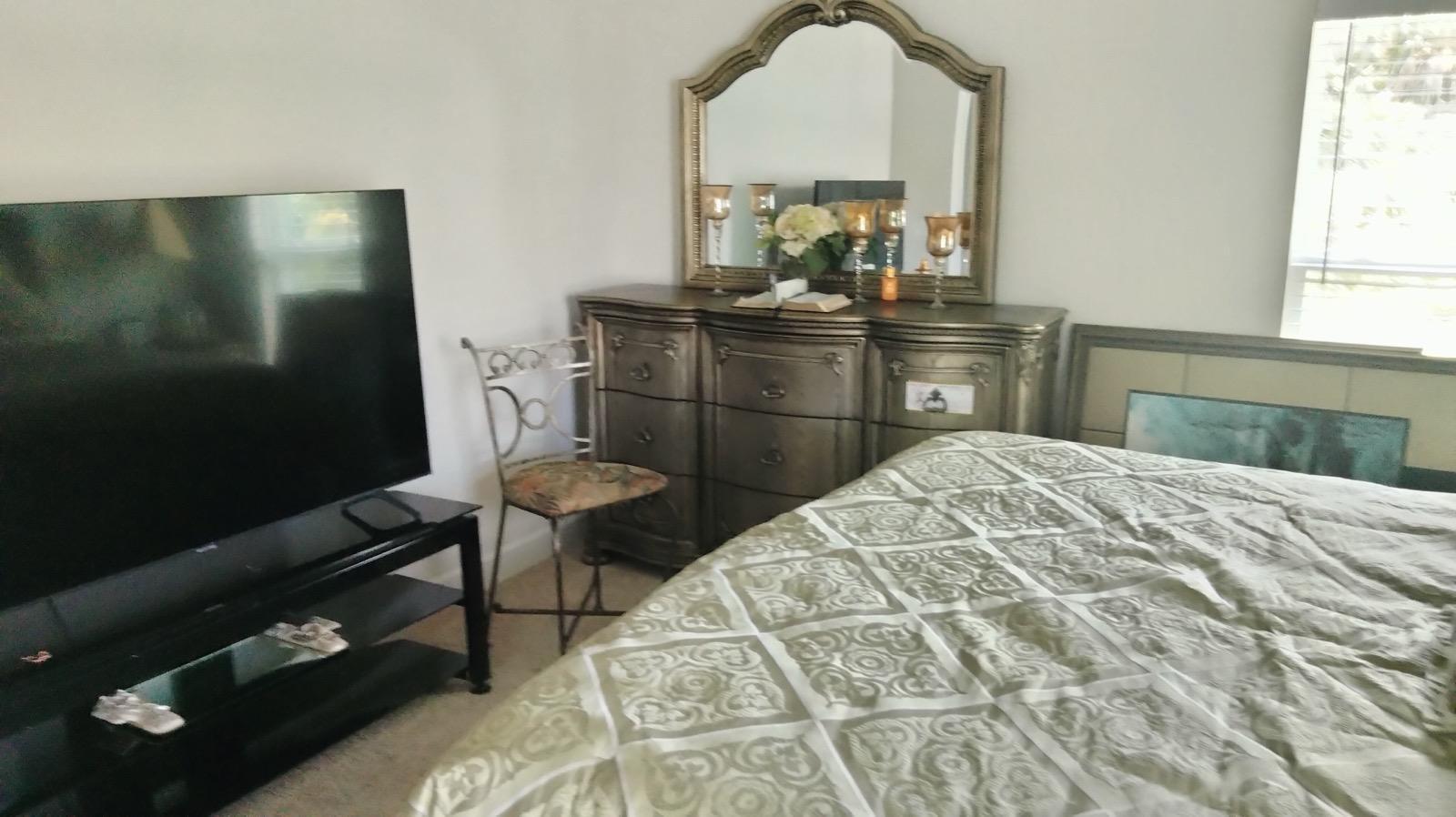 Image 2: roro bedroom