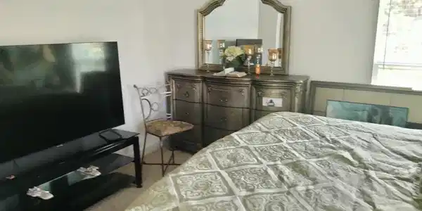 Image 2: roro bedroom