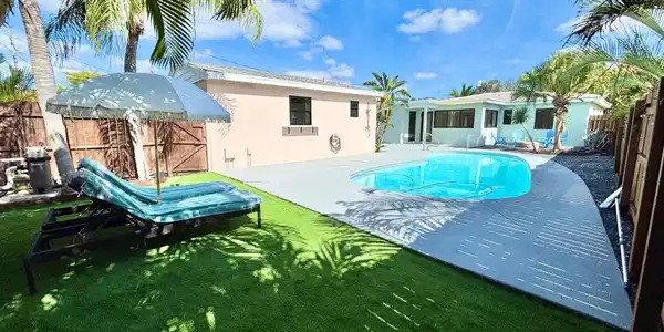 1121 N Ocean Breeze