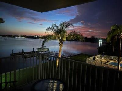 311 E Ocean Avenue