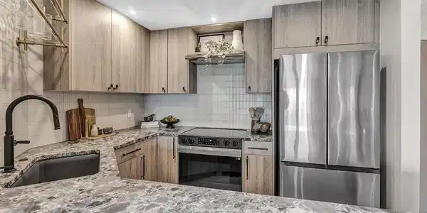 Image 4: Kitchen