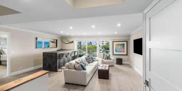 Image 2: 002-600SouthOceanBoulevard-407-BocaRaton