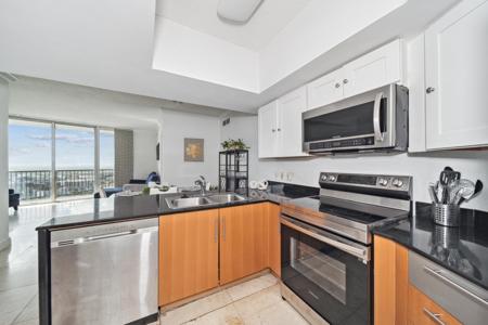 1750 N Bayshore Dr