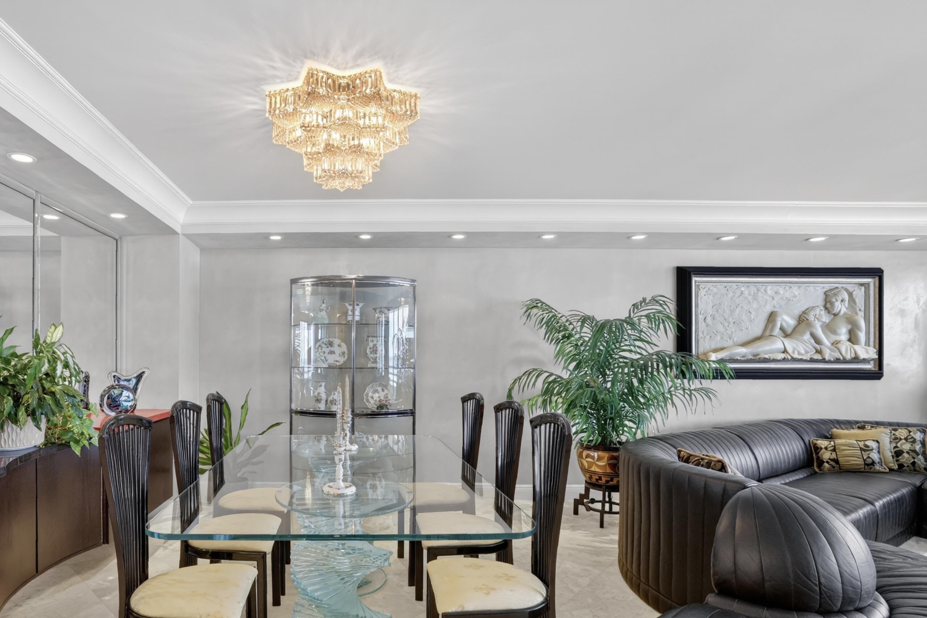 Image 4: Dining Area