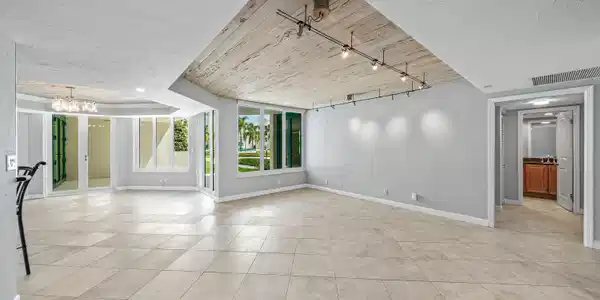Image 3: 004-120Southeast5thAvenue-223-BocaRaton-