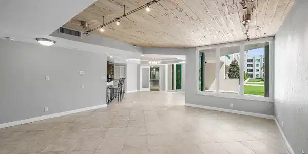Image 4: 005-120Southeast5thAvenue-223-BocaRaton-