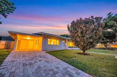 2100 Manatee Dr