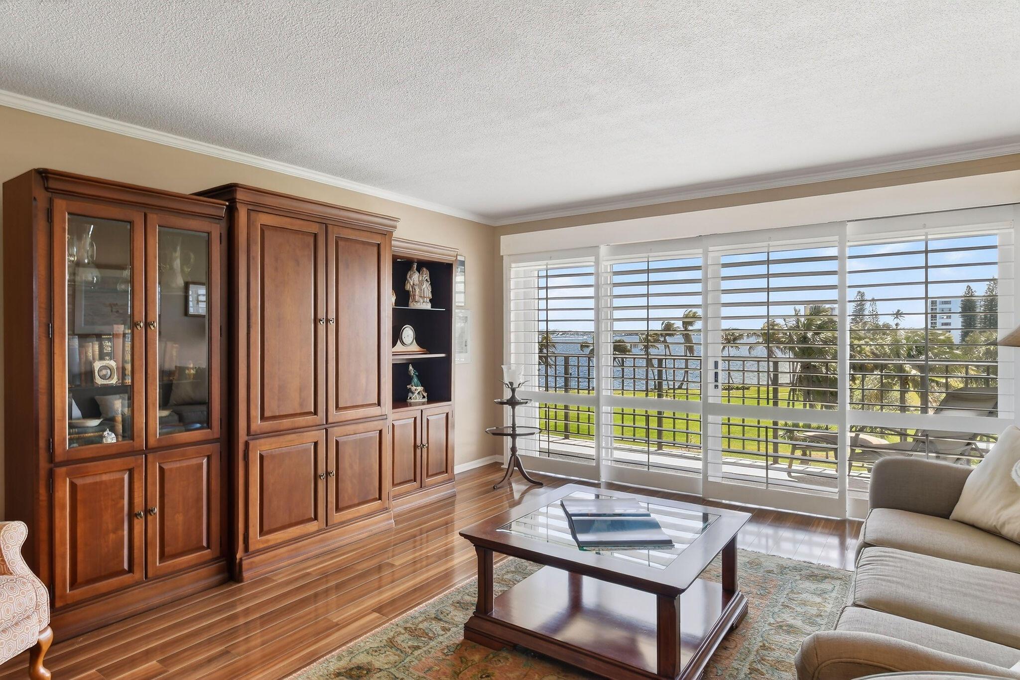 Image 4: 801LakeShoreDr#414(18)