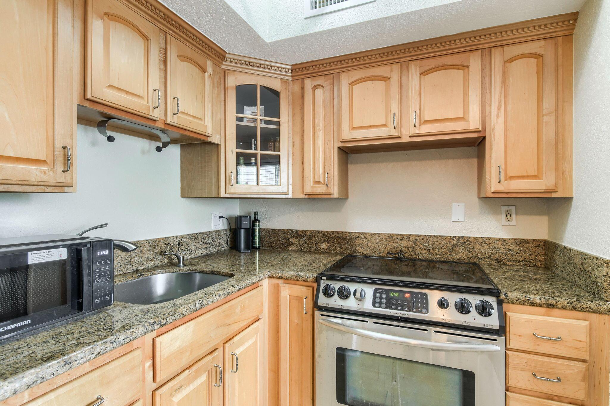 Image 3: Kitchen