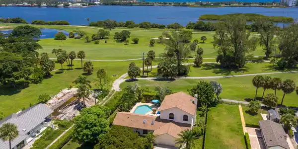 1324 N Lakeside Drive