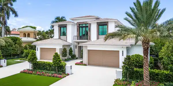 Image 4: 471_Royal_Palm_Way_Aerials_02