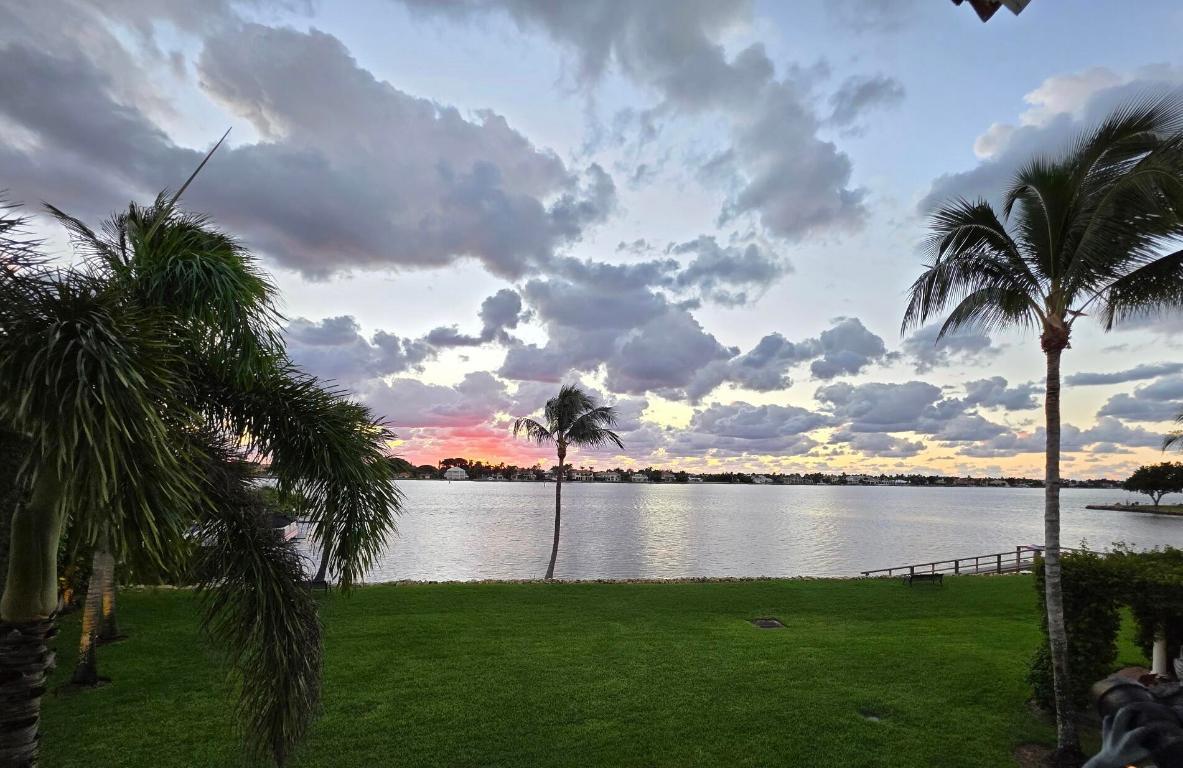 Image 1: 6876303829101090897