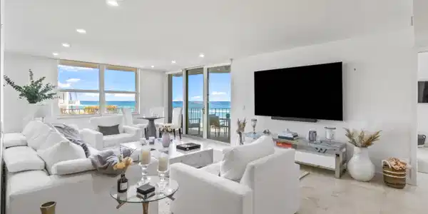 Image 3: 004-2295SouthOceanBoulevard-425-PalmBeac