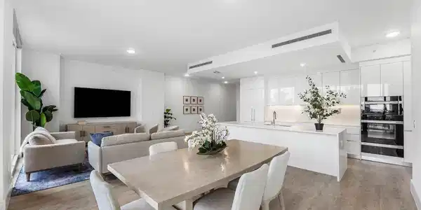 Image 3: 010-220LakeShoreDrive-702-LakePark-FL-33