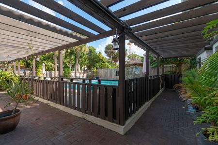 3304 SE 4TH