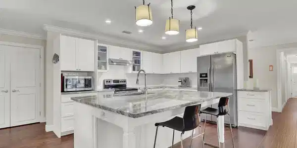 Image 4: Beautifully Updated Kitchen