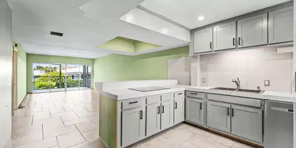 Image 3: 3 004-155YachtClubDrive-101-NorthPalmBea