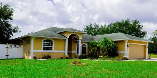 180 SW Oakridge Dr
