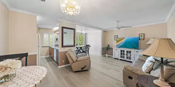 Image 4: Living
