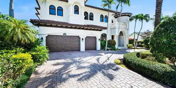 4050 NE 30th Ave