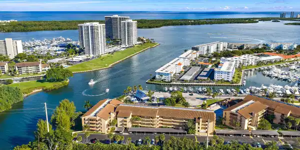 Image 2: Waterfront Living
