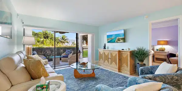 Image 3: Living Room