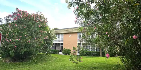 35 Vis Gdns Trail