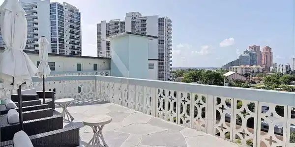 Image 3: ROOFTOP PATIO