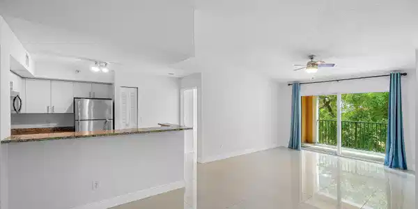 Image 4: open floor plan
