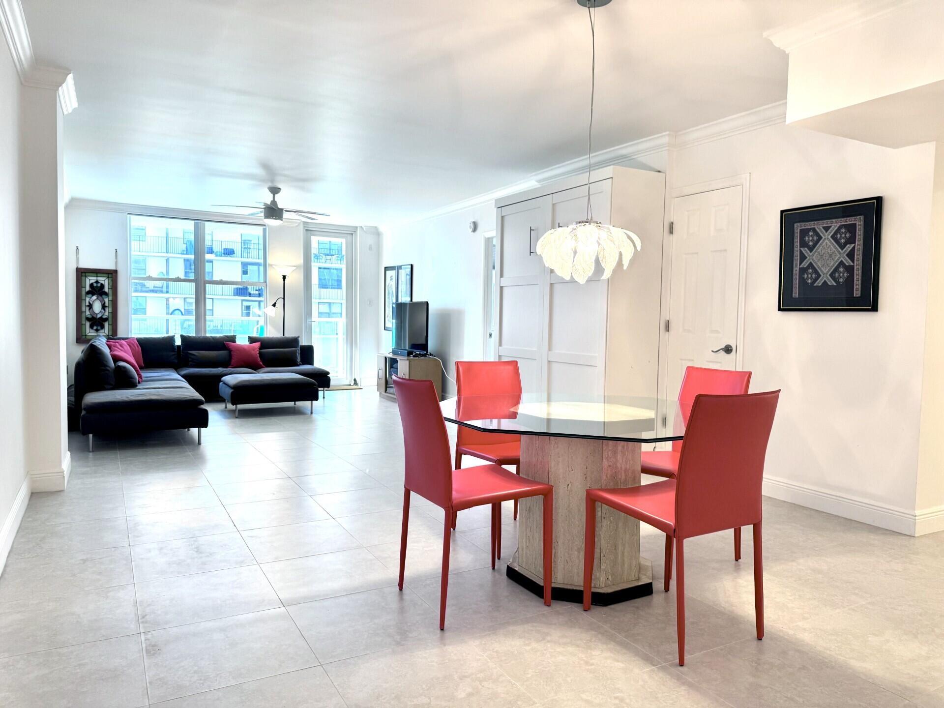 Image 2: Renovated 1008 sf 1 Bed 2 Full Baths w Murphy Bed-