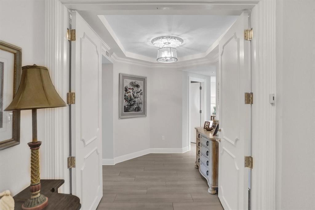 Image 4: MAIN FOYER