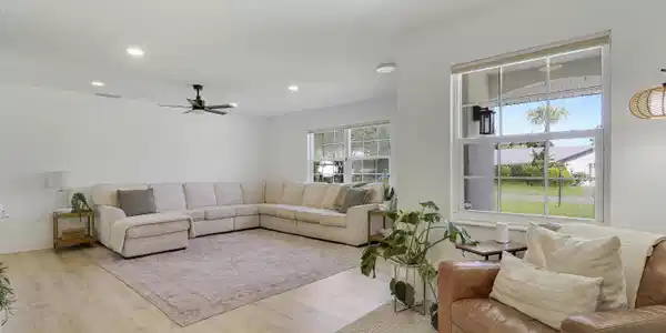 Image 4: House 2-12