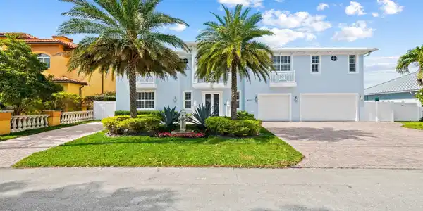 4161 NE 30th Ter