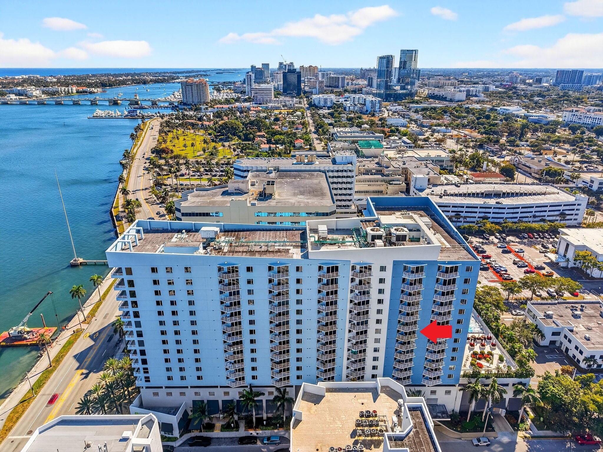 Image 3: 1 mile from Downtown West Palm Beach