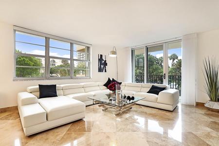 2121 N Ocean Boulevard