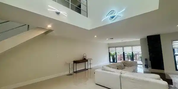 Image 4: OPEN TO 2ND FLOOR