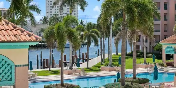 Image 2: 01_120SE5thAvenue326_193_Intracoastalpoo