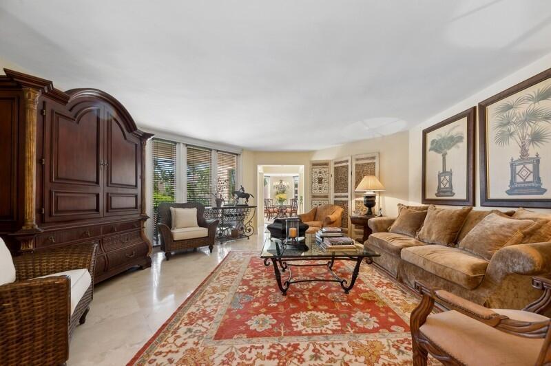 Image 3: 02_120SE5thAvenue326_1_LivingRoom_FlexML