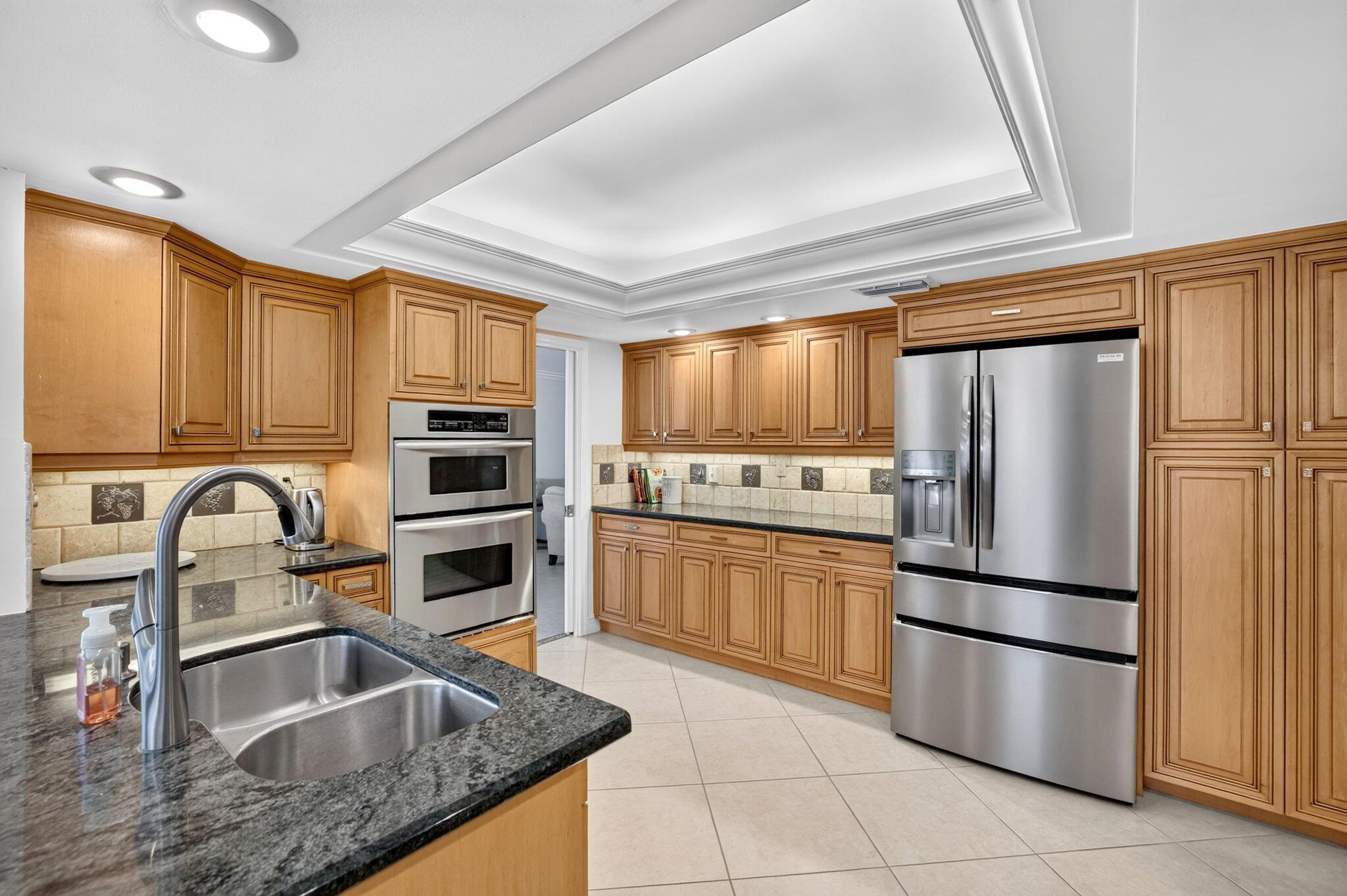 Image 4: 5570 NE 26th Ave 13