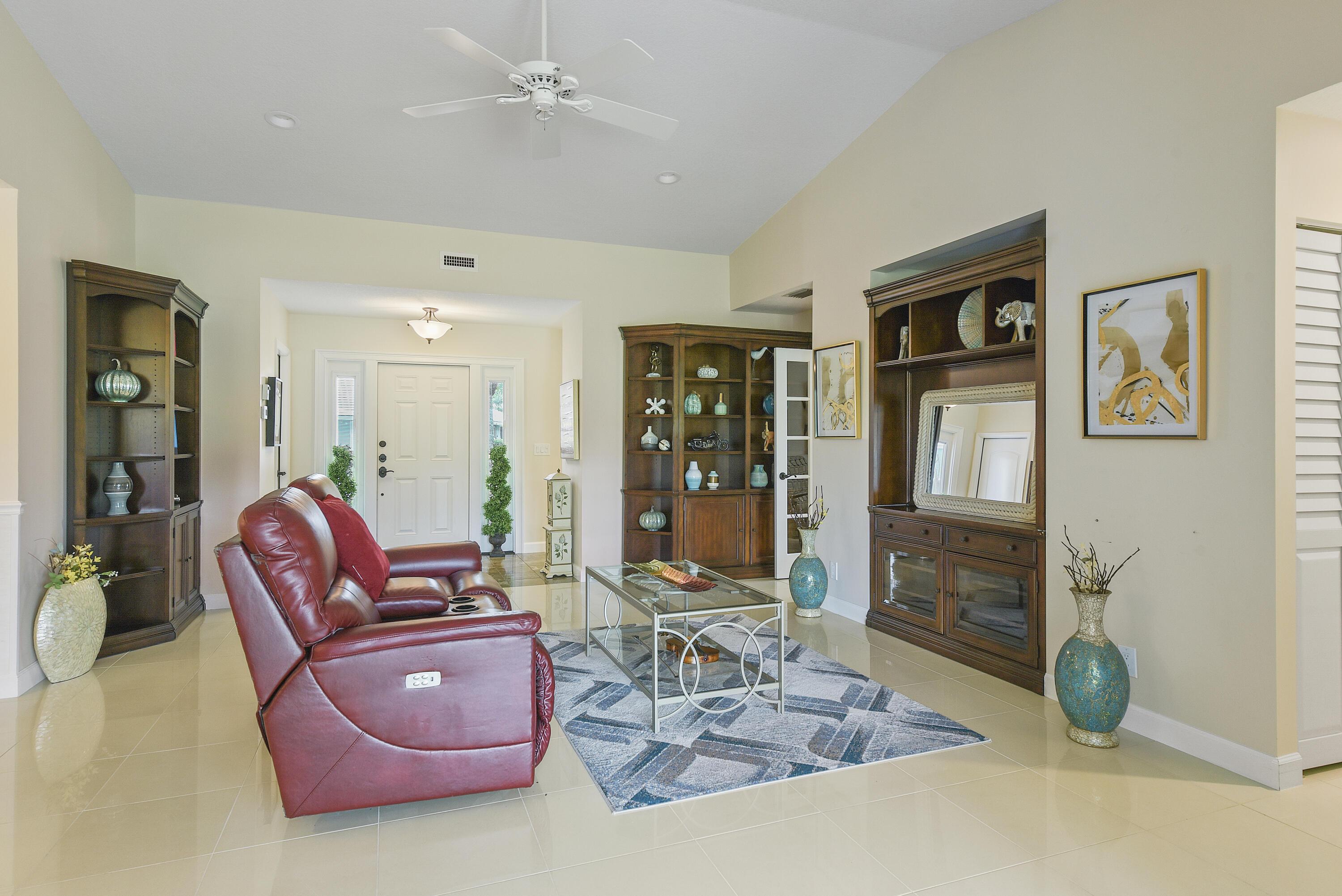 Image 4: Living area with light-toned tile flooring and vau