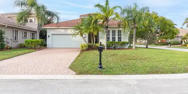 772 SW Pebble Lane