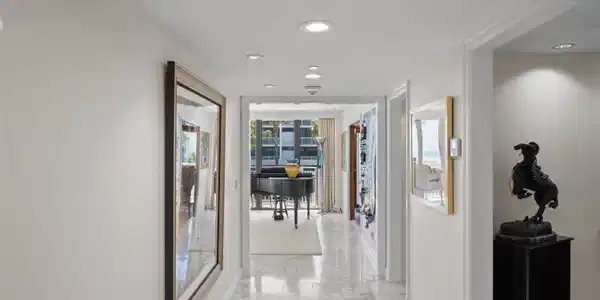 Image 3: Foyer